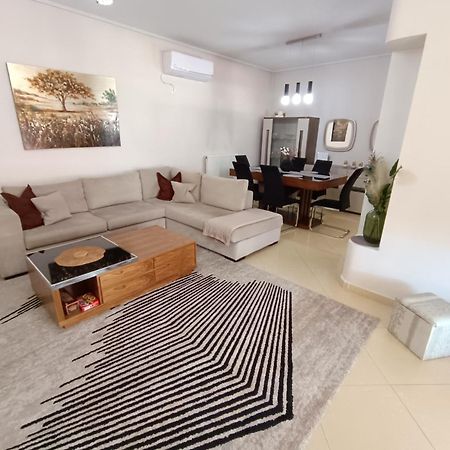 New Elegant Roof Apartment 아카르나이 외부 사진